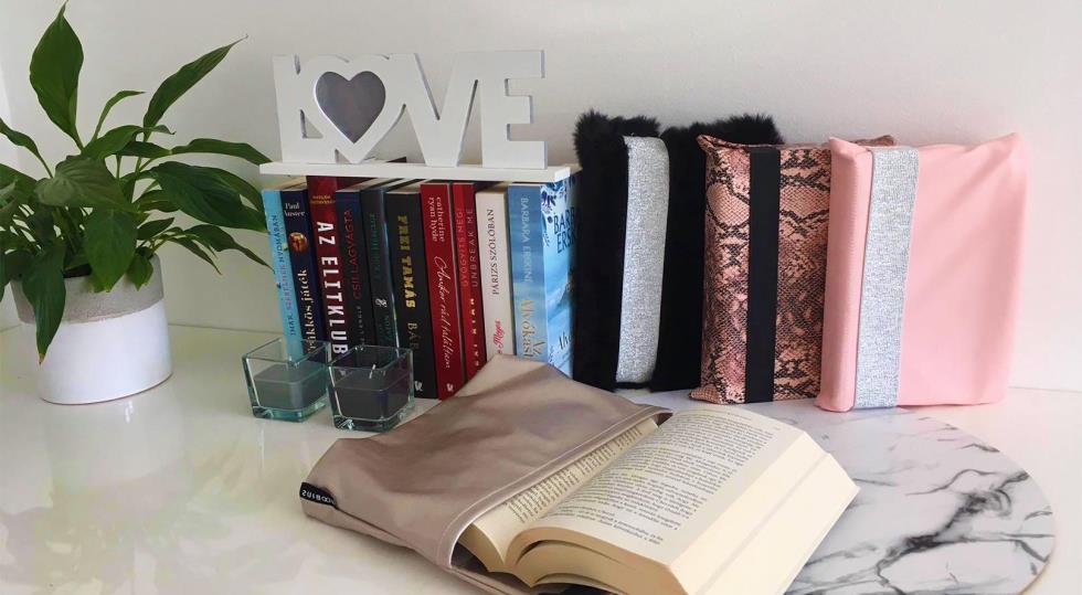 A grafika mellet, divatillusztrátorként is dolgozom, így számomra külön öröm volt, hogy Megan Hess könyvei megtalálhatóak magyarul az oldalon! És egy ilyen igazán stílusos könyvhöz, ilyen különleges könyvtartó dukál! Válogassatok az első Moobius könyvtáska kollekció darabjai közül és biztosan sértetlenül maradnak a könyveitek utazás közben is!