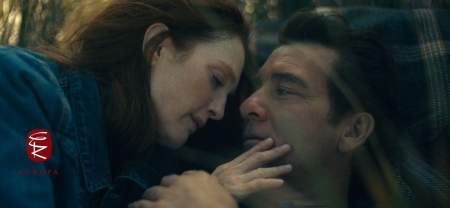 Julianne Moore gyászoló özvegyet alakít a legújabb Stephen King-sorozatadaptációban