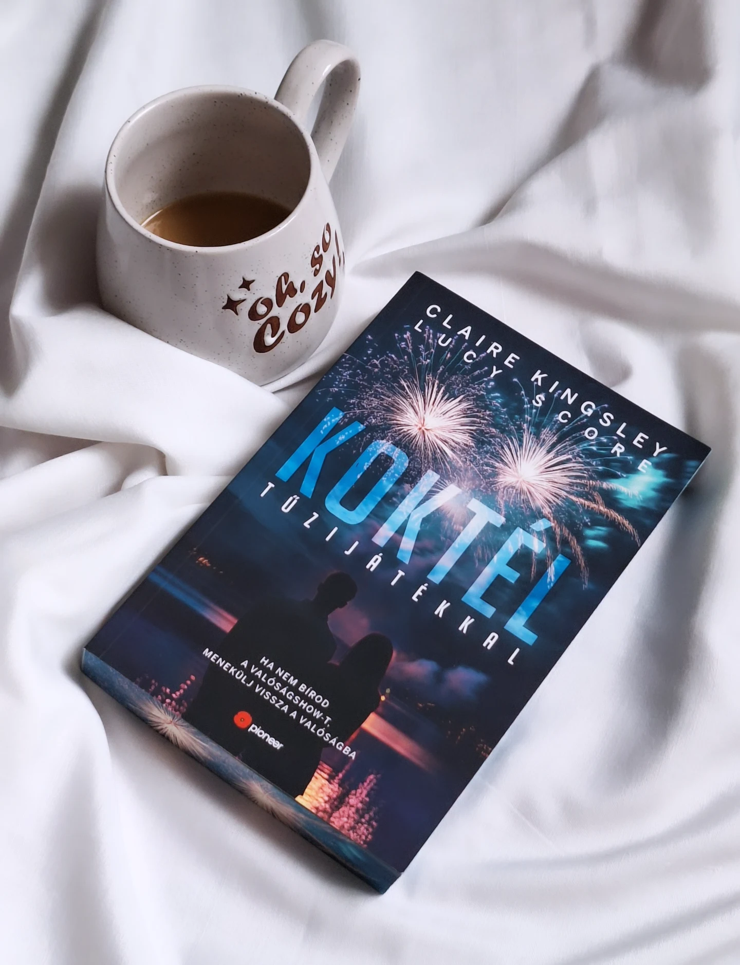 Ez a könyv valami eszméletlenül gyönyörű az élfestéssel együtt.