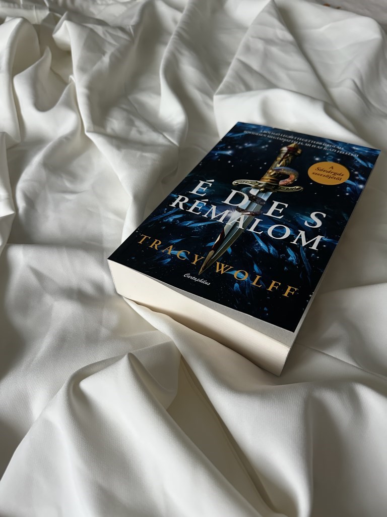 Tracy Wolff Édes rémálom című könyvét most fejeztem be, és őszintén, sokkal jobban tetszett, mint amire számítottam.