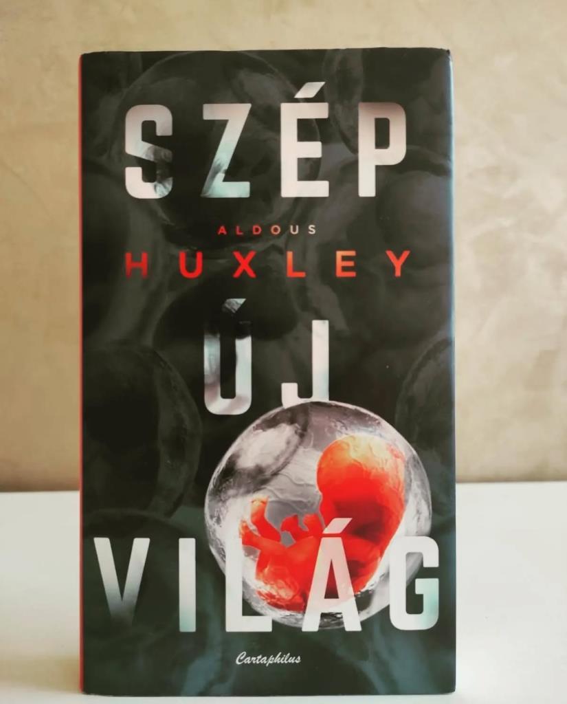 Aldous Huxley Szép új világ című műve éles társadalomkritikát fogalmaz meg egy olyan jövőképről, ahol a boldogságot nem az egyéni kiteljesedés, hanem a genetikai manipuláció, a fogyasztás és a mesters