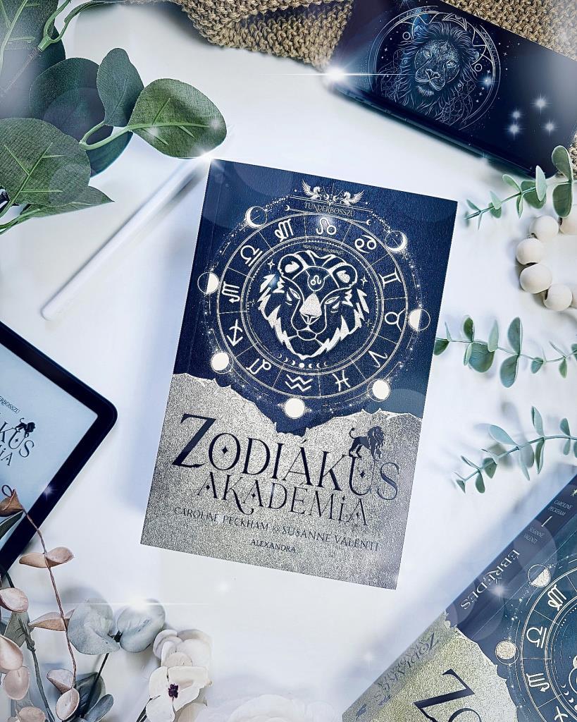 Sziasztok

Caroline Peckham, Susanne Valenti- Zodiákus Akadémia-Tündérbosszú
Könyvértékelés5/⭐️⭐️⭐️⭐️⭐️

Annyira nagyon vártam már a második részt, mint kisgyerek a Karácsonyt 🤭😀
A csajok bosszúhadj