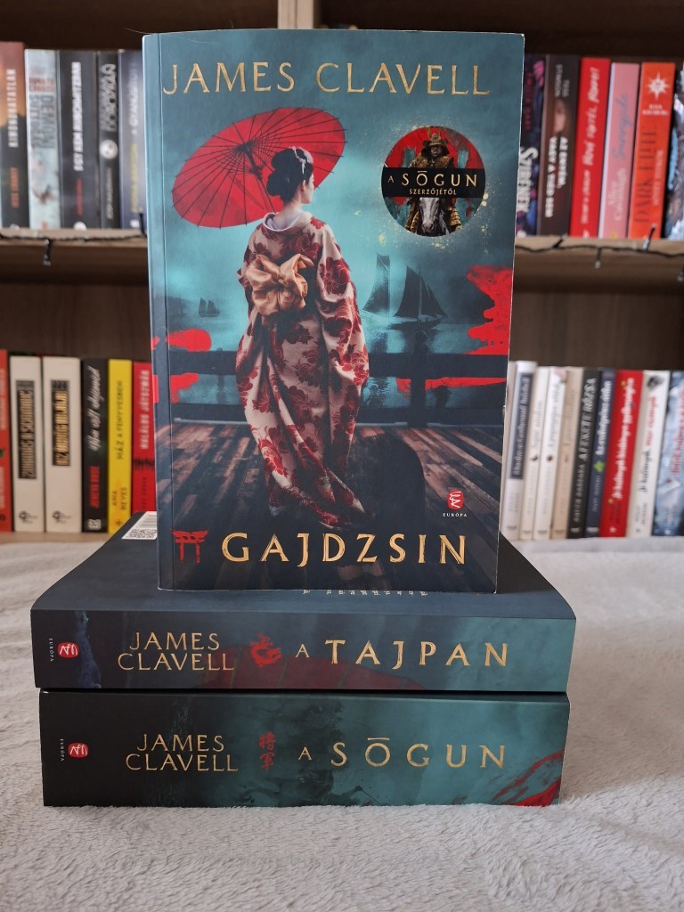 James Clavell ismét nagyon alkotott. Ennek a könyvnek is hatalmas a terjedelme, és olyan részletesen mutat be  mindent, hogy az ember szinte ott érzi magát a szereplőkkel. Nagyon sok szereplő van, de 