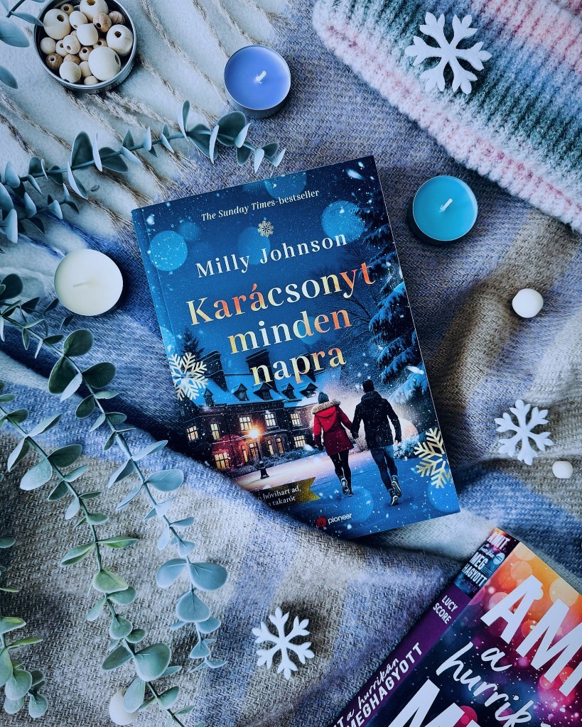 Sziasztok 💙

Milly Johnson: Karácsonyt minden napra 🎄

Könyvértékelés: 4,5 ⭐️

“Ha az élet hóvihart ad, keríts egy puha takarót” 🧤❄️

Első könyvem Milly Johnsontól.
🎄1 ózsdi fogadó
🎄3 egymás szám