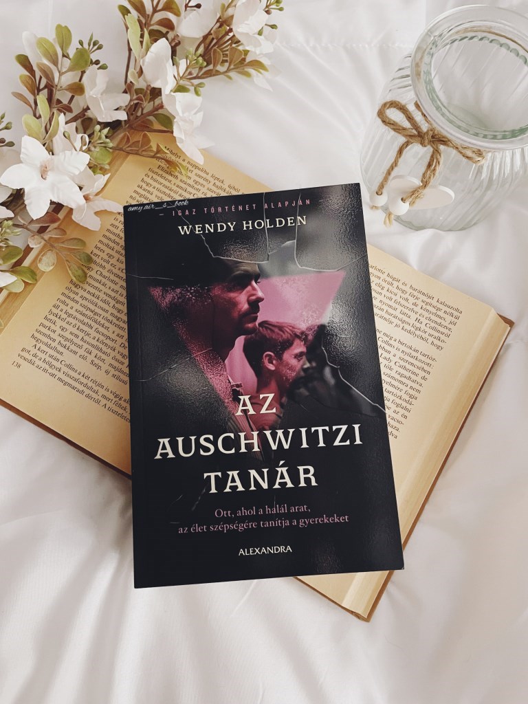 • Egy kötet, mely megmutatja, hogy még a legsötétebb időkben is létezhet emberség.
• Egy kötet, mely nemcsak borzalmakról szól, hanem bátorságról, emberségről és reményről is.
• Egy kötet, mely emléke