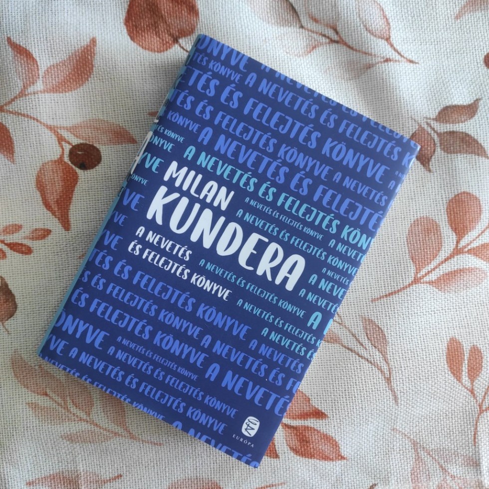 Milan Kundera A nevetés és felejtés könyve hét történetből álló különleges kötet, amely a szerelem, az emlékezet, a felejtés és a szabadság kérdéseit járja körül. Lírai és filozofikus hangvételű mű, a