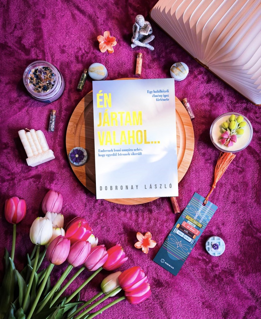 "...a szeretet azt jelenti, hogy úgy szeretem a masikat, ahogy az neki jó, és nem úgy, ahogy én gondolom, hogy neki jó lenne."
Egy halálközeli élmény igaz története.
Egy olyan élmény története, mely