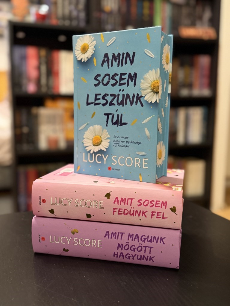 Abban, hogy IMÁDTAM ezt a könyvet, lehet, hogy közre játszott az is, hogy jókor találtunk egymásra, de ez nem is igazán fontos.